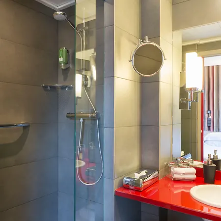 Hotel Jardin De Cluny 4*