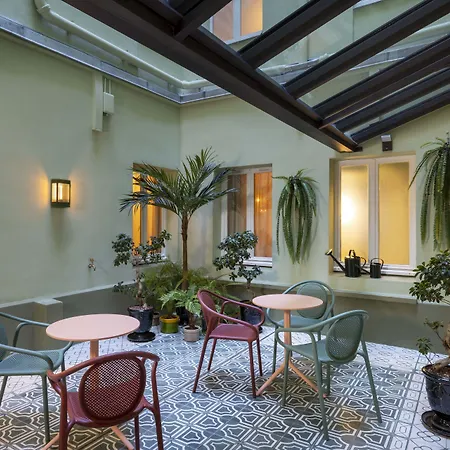 Jardin De Cluny Otel Paris