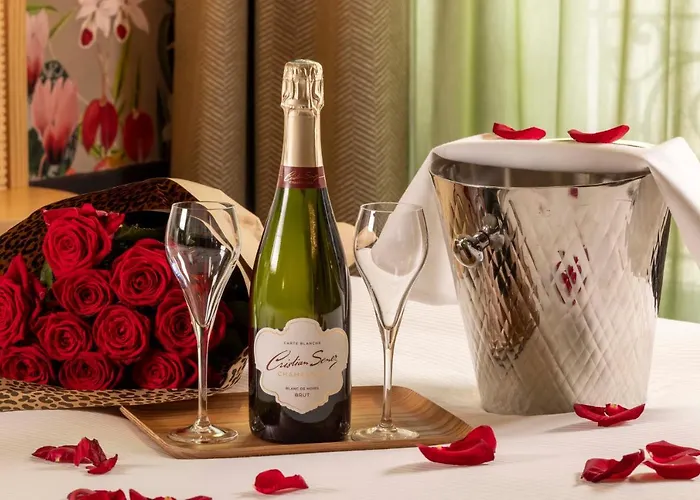 ホテル Jardin De Cluny 4*