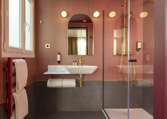 ホテル Jardin De Cluny 4*