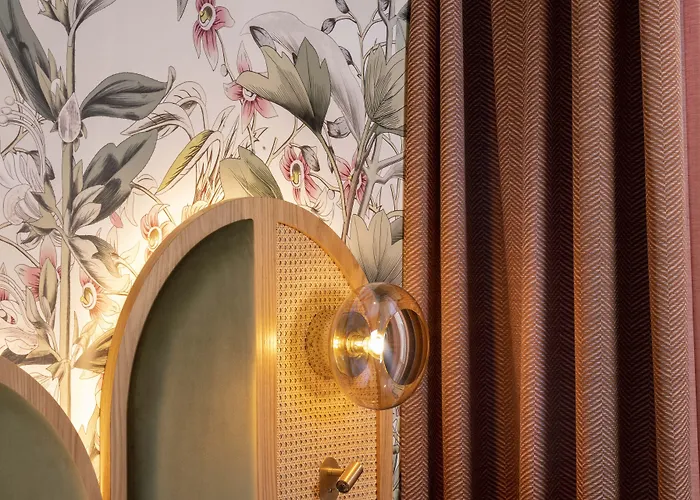 ホテル Jardin De Cluny 4*