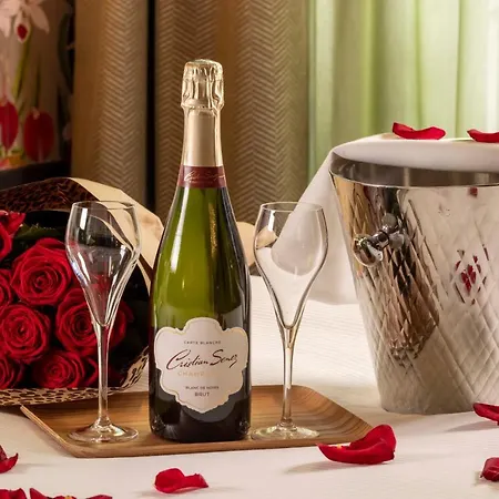 Hotel Jardin De Cluny 4*