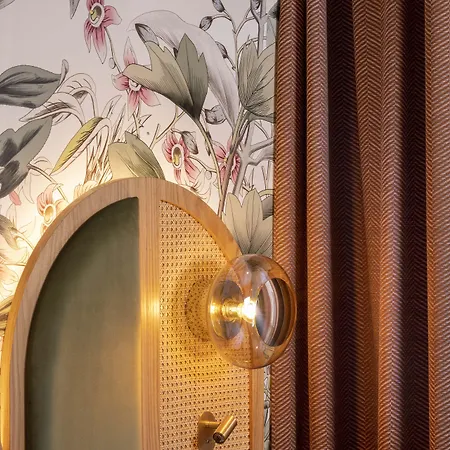 Hotel Jardin De Cluny 4*