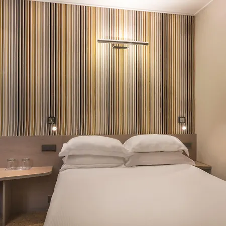 Jardin De Cluny Paris